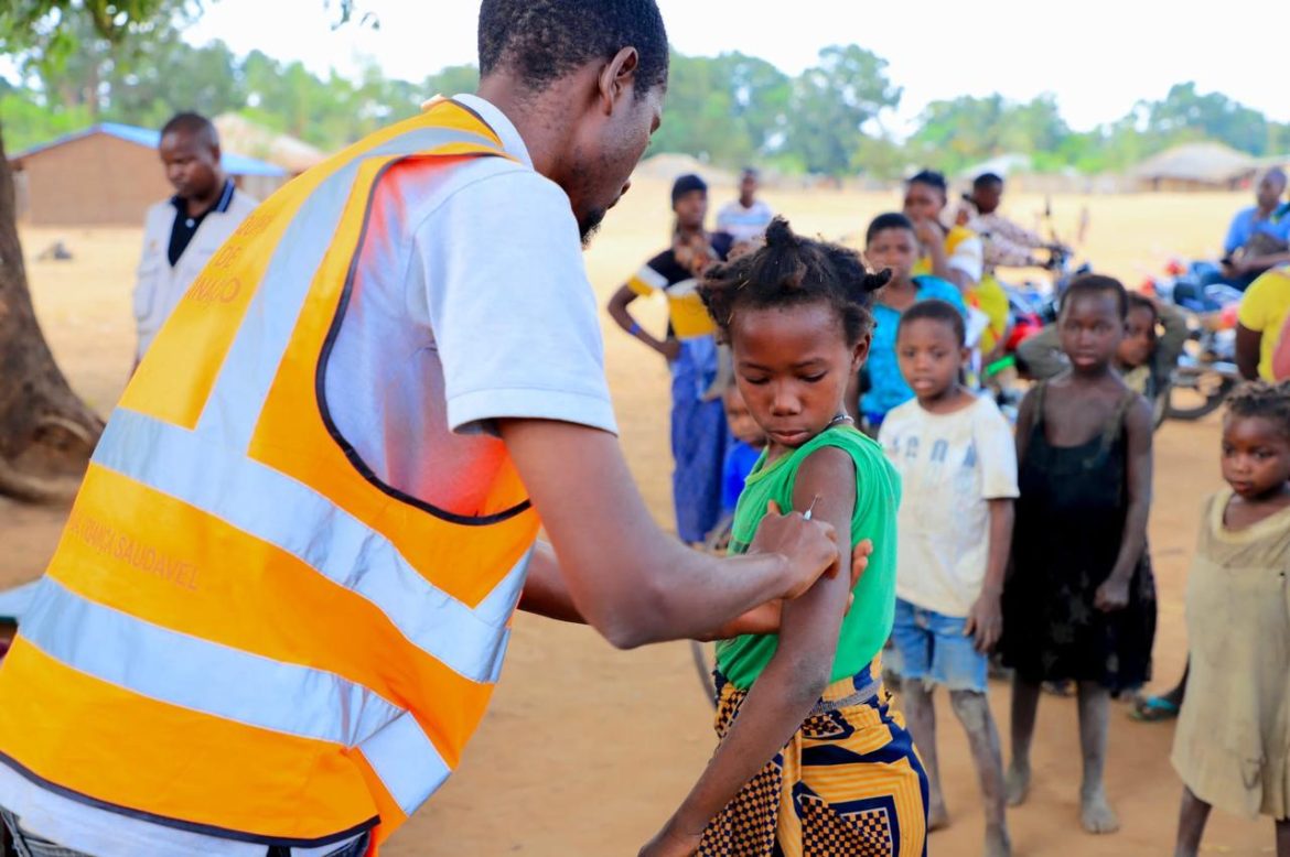 CONTRA SARAMPO E RUBÉOLA: Mais crianças vão à vacinação